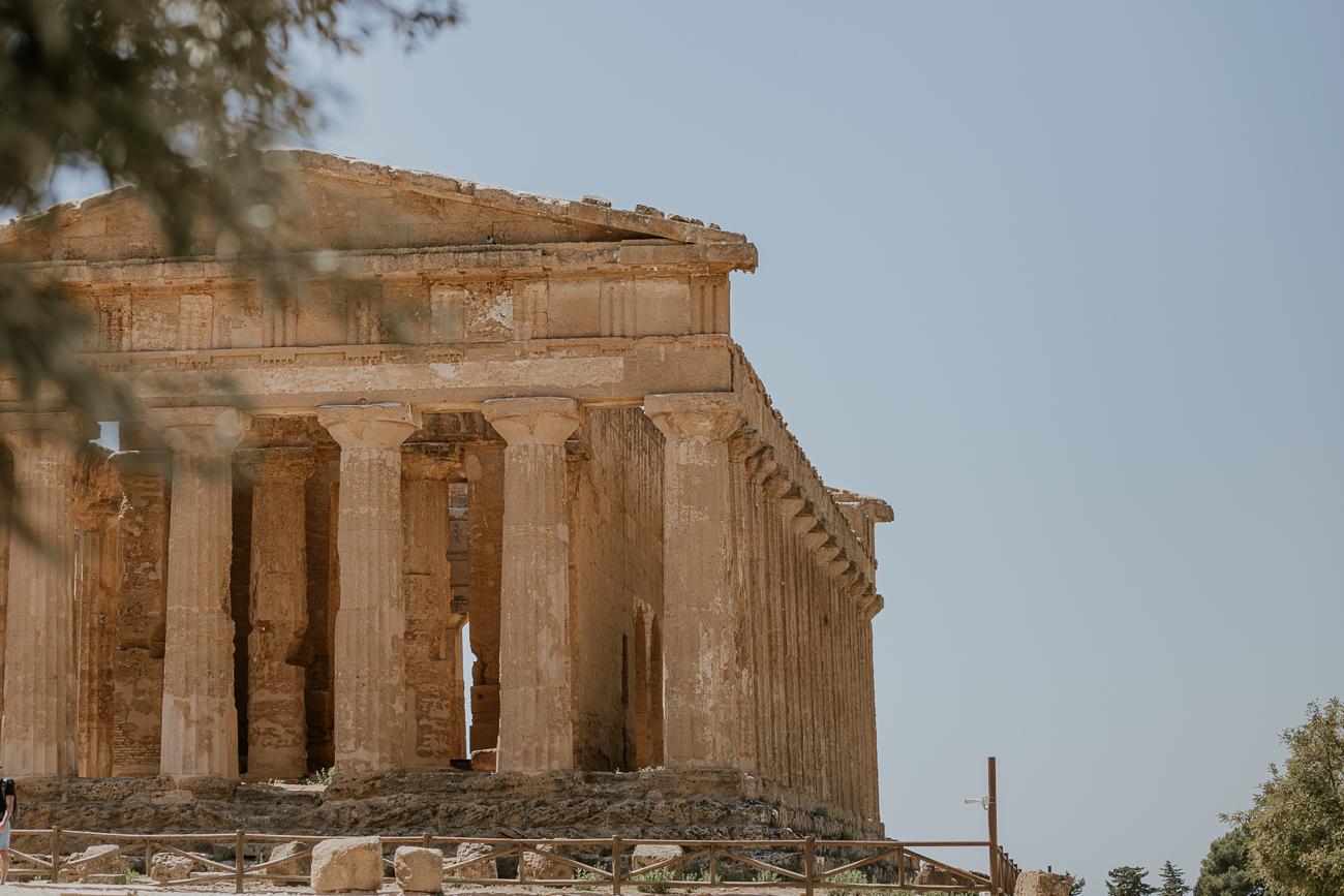 Dettaglio del Frontone del Tempio della Concordia